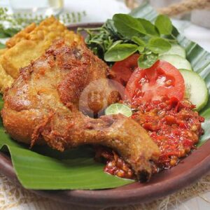 Lalapan Ayam Bakar / Goreng