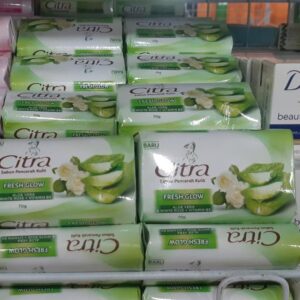 sabun mandi batang Citra Fresh Glow dengan kandungan Aloe Vera dan White Rose berukuran 70g