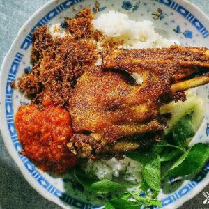 Lalapan Bebek Goreng