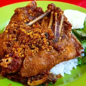Lalapan Bebek Serundeng