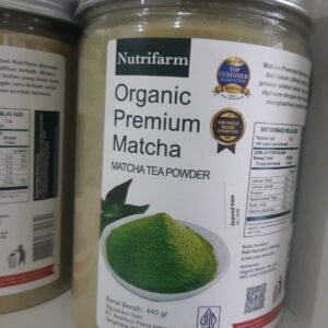 Nutrifarm Organic Premium Matcha Tea Powder seberat 440 gram.